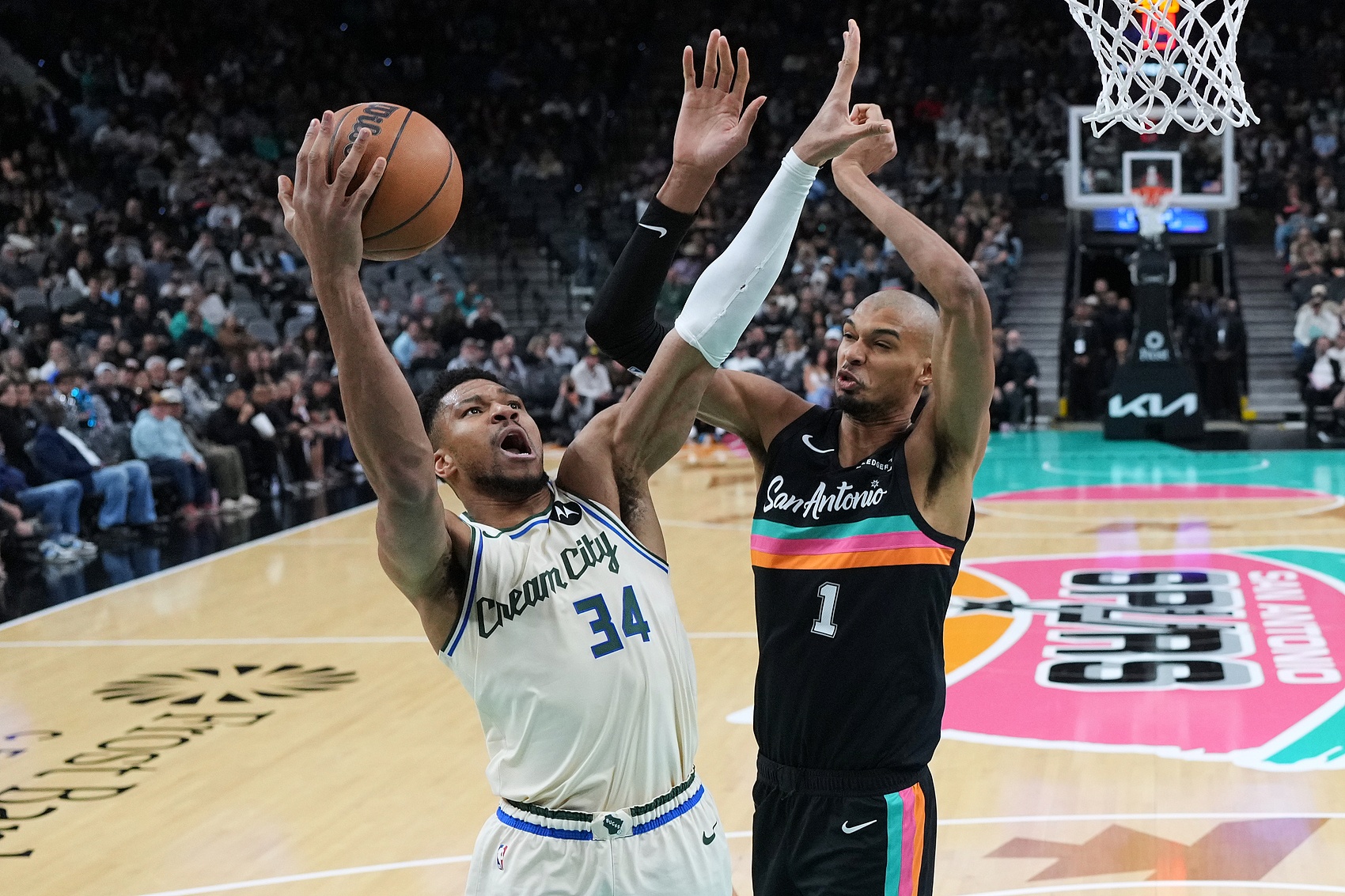 开云-文班谈字母哥处境：我无权评判他生涯 但很好奇他生涯的下一篇章