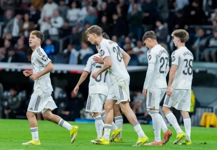 皇马青春风暴席卷西甲，5青训小将登场平均年龄23.4岁|西班牙|曼努埃尔-帕拉西奥斯|皇家马德里|阿韦洛亚|马卡报_新浪体育_新浪新闻