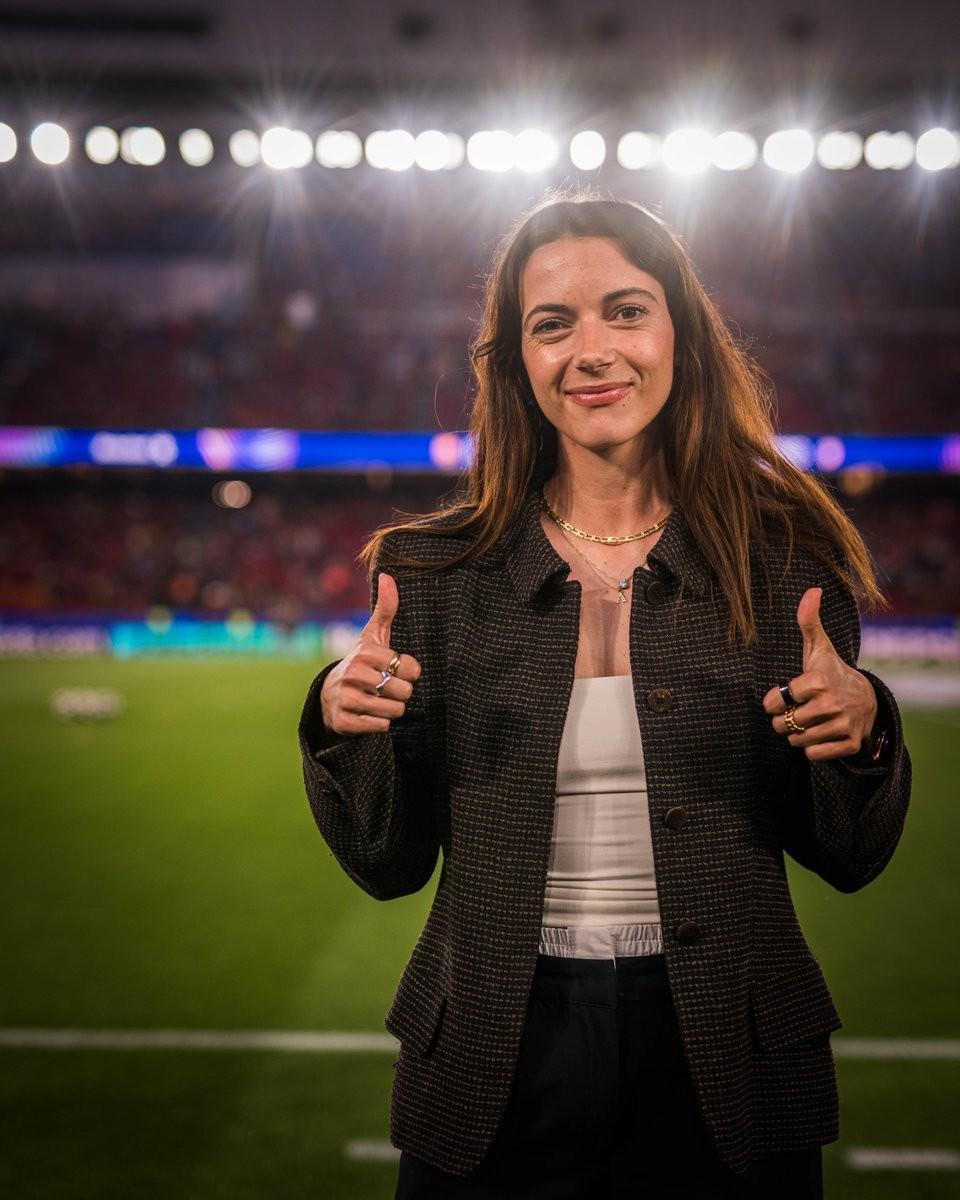 开云棋牌下载-助威男足，邦马蒂到诺坎普现场观看巴萨与马竞的首回合比赛